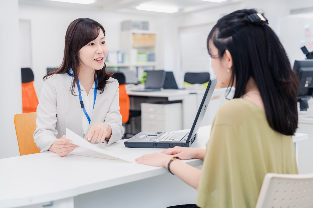 貯金「1000万円」を超えると、銀行から連絡があるって本当ですか？  一生懸命お金を貯めただけなのに、なぜ連絡が来るのか気になります…｜Infoseekニュース