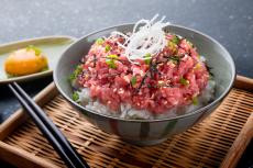 安く済む上に準備も楽なので、毎日「マグロのたたき」丼を食べています。外食の同メニューと比べたらかなりコスパはよいですよね？