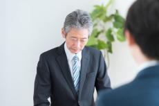 夫がもうすぐ定年ですが、会社から「再雇用はしない」と言われています。納得いかず老後が不安なのですが、「再雇用の拒否」は本当に妥当なのでしょうか？