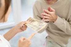 40歳の夫が「趣味のバイク」のために貯金を切り崩し始めました…「月5万」までなら許すべきですか？