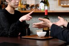 飲みの席で泥酔し、社長に「暴言」を吐いてしまいました。仕事中ではないし、お酒も入っていたので、「減給」や「解雇」にはなりませんよね…？