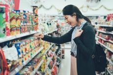 コンビニの「プライベートブランド」は節約に効果的!?利用するメリットとは