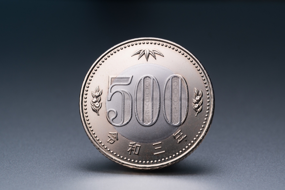 新500円玉」ってレアなんですか？ いまだに見かけたことがないのですが、流通量が少ないのでしょうか？  銀行などで「交換」してもらえますか？｜Infoseekニュース