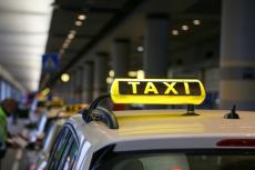 タクシー運転手が道を間違えてしまった！支払いを「拒否」することは可能？料金が高くなってしまった場合の対応を解説