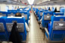 会社に東京－小田原で新幹線通勤をしている人がいます。定期代は会社から出ていて、税金はかかるのですか？
