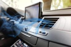 毎年夏は夫が車でエアコンをガンガンに効かせます。ガソリン代が心配ですが、温度設定したら節約できるのでしょうか？