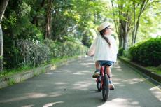 子どもは、放課後はいつも自転車でどこかへ遊びに行っています。自転車保険に加入した記憶がないのですが、未成年なので罰則はないですよね？