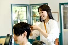 「手取り16万円」の彼女が心配です。「美容師2年目」だそうですが、それくらいが普通の業界なのでしょうか…？