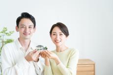 5年付き合っている彼氏から、「結婚したいけどお金がない」と言われました。「年収400万円・貯蓄100万円」らしいですが、結婚して都内で2人暮らしは難しいでしょうか…？