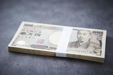 父が亡くなってから1年を過ぎましたが、物置から「現金300万円」入った金庫を発見！ずいぶん時間がたっているしこのままもらってもいいですよね？