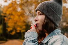 「タバコ」から「VAPE」に変えた場合、「費用」はどれだけ浮くの？ それぞれの「特徴」と「相違点」について解説