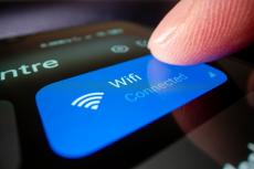 「無料Wi-Fi」利用時の落とし穴…スマホの安全対策は大丈夫？ 安心して使うためのポイントを解説