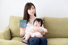 30代共働き夫婦です。育児のため「育休制度」や「時短勤務制度」を利用すると給料が減り生活費が心配です。収入減を補う制度はありますか？