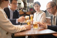 お酒が飲めないけど会社の飲み会に参加し、「1人8000円」でした。参加者全員で“割り勘”だったのですが普通ですか？｜Infoseekニュース