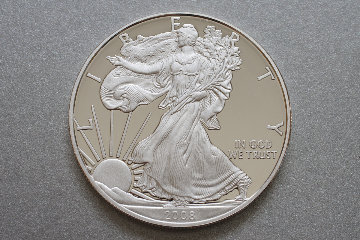 日本初のプルーフ硬貨】父の遺品整理中に「銘板付きの硬貨セット」を発見！ “昭和62年発行”の割には綺麗だけど、現行貨幣にそっくりだし価値 は「額面通り」でしょうか？｜Infoseekニュース