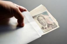 母の収入が「年金5万円」だけなので“月10万円”仕送りしています 