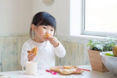 日本では、7人に1人の子どもが貧困状態？ 江戸川区の取り組み「子ども食堂」の社会的役割とは？