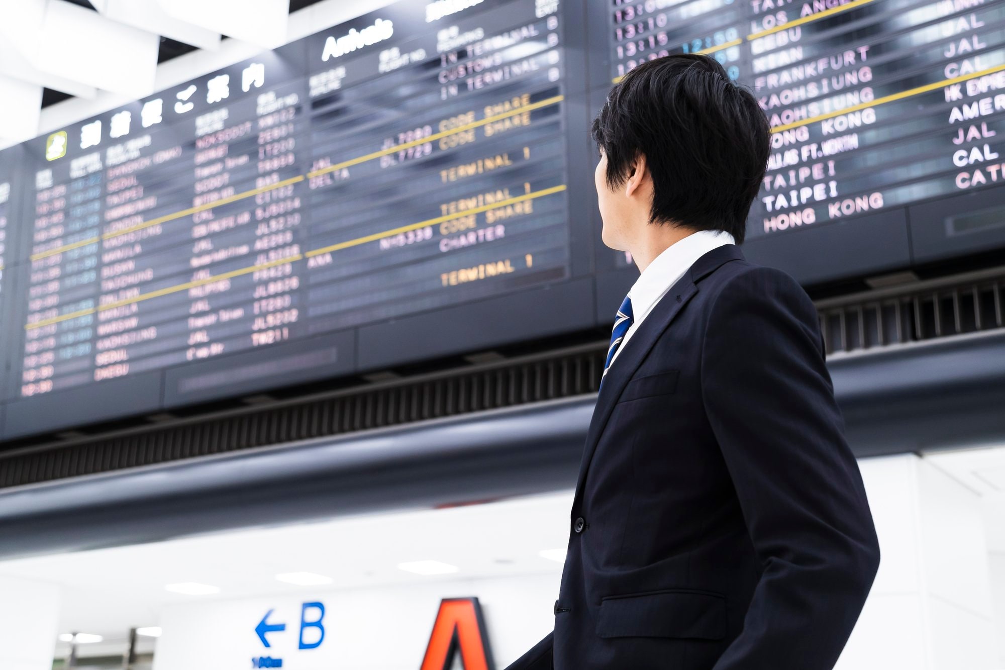 海外勤務から帰国した銀行員男性「何か考えなくては…」44歳で
