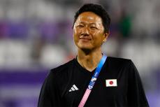 大岩監督「俺たちのサッカーは通じなかった」　指揮官の涙に選手も感動…美しき“最後のハグ”