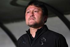 Jクラブ監督が試合後に涙「貰い泣きした」　“感極まる姿”が話題「こんな監督他にいない」