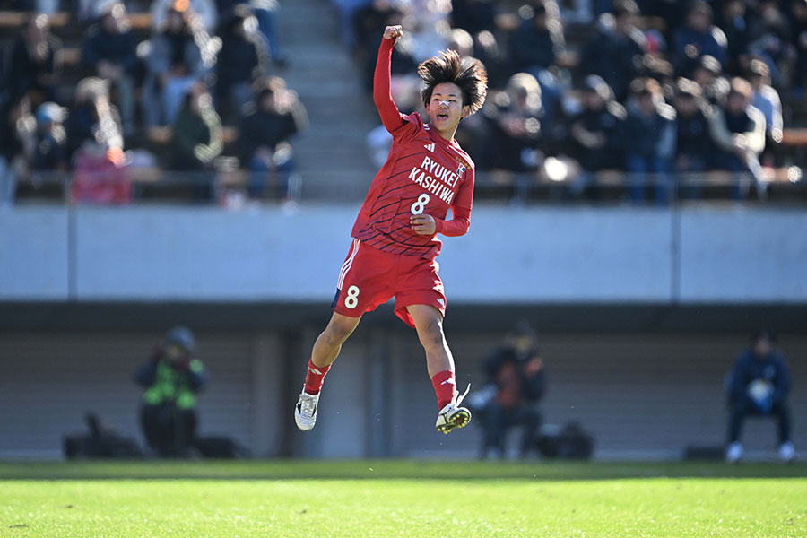 流経大柏、準々決勝で異例の8ゴール　前半だけで6得点…選手権6大会ぶりのベスト4進出