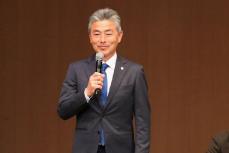 J1新監督コスプレ登場…驚きの演出で「エンタメが上手い」　喝采で沸いた1分間が「凄い」