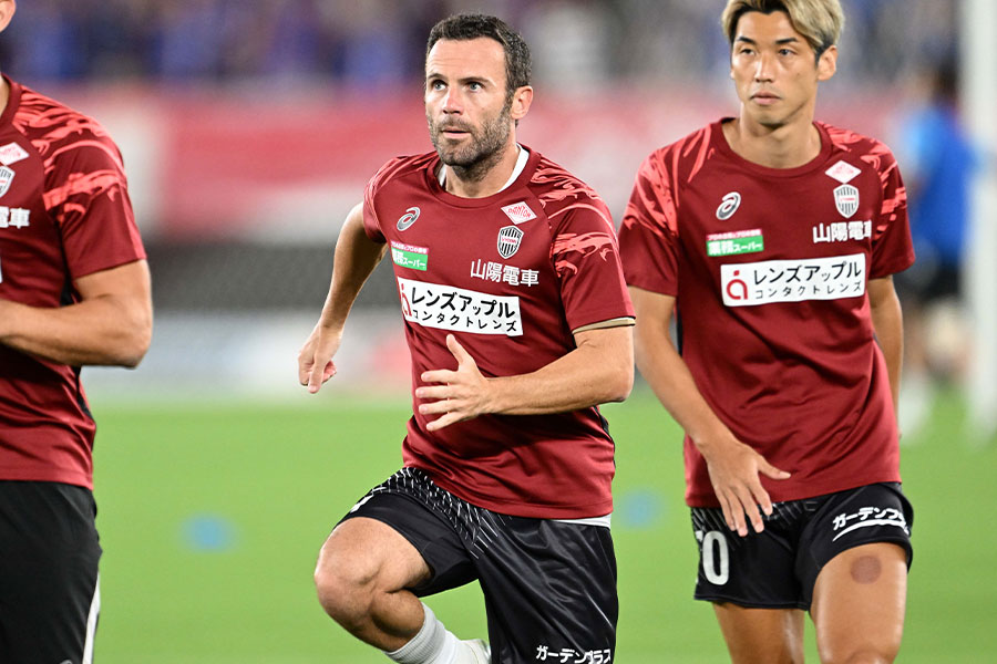 元スペイン代表の一撃「信じられない」 37歳でも健在…30m級ミドル弾が