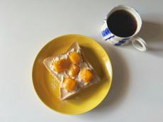 朝のコーヒー時間にもぴったり！ジューシーマンゴーとクリチーココナッツトーストの作り方【渡辺友美子のコーヒーに合うお菓子のレシピ vol.46 〜レシピで旅するヨーロッパ〜】