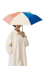 雨の日をおしゃれに機能的に着こなしたい！センスのいい折りたたみ傘、レインシューズなど