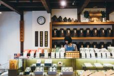 滋賀旅行のお土産は、日本茶発祥地の歴史あるお茶屋さんで。【トラムのある街〈滋賀〉vol.02】