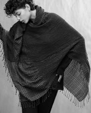 《HaaT》のテキスタイル展示「CREPE TARTAN STOLE」が10月1日からスタート。大胆なチェック柄大判ストールの魅力に触れて