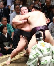 貴景勝が首の痛みで休場　特例で大関復帰の可能性も消滅…心配な進退　九重親方が分析「再起へ先を見据えた判断」