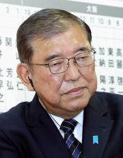 衆院選で大惨敗、石破首相「居座り」一部野党と連携模索　自公215議席で過半数割れ「勝敗ライン」「戦略ミス」無視　高市氏への交代論が浮上