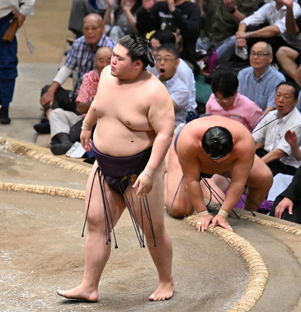 王鵬が連日の大関撃破で荒稼ぎ…2日で252万円、懸賞は横綱にも匹敵　「昭和の大横綱」大鵬の孫は実力とともに人気も急上昇