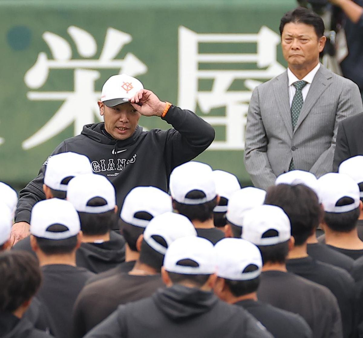 巨人・阿部監督が〝橋神様〟と心酔、先輩・橋上秀樹コーチが5年越し入閣　就任1年目から優勝、原前監督の影響力低下で実現