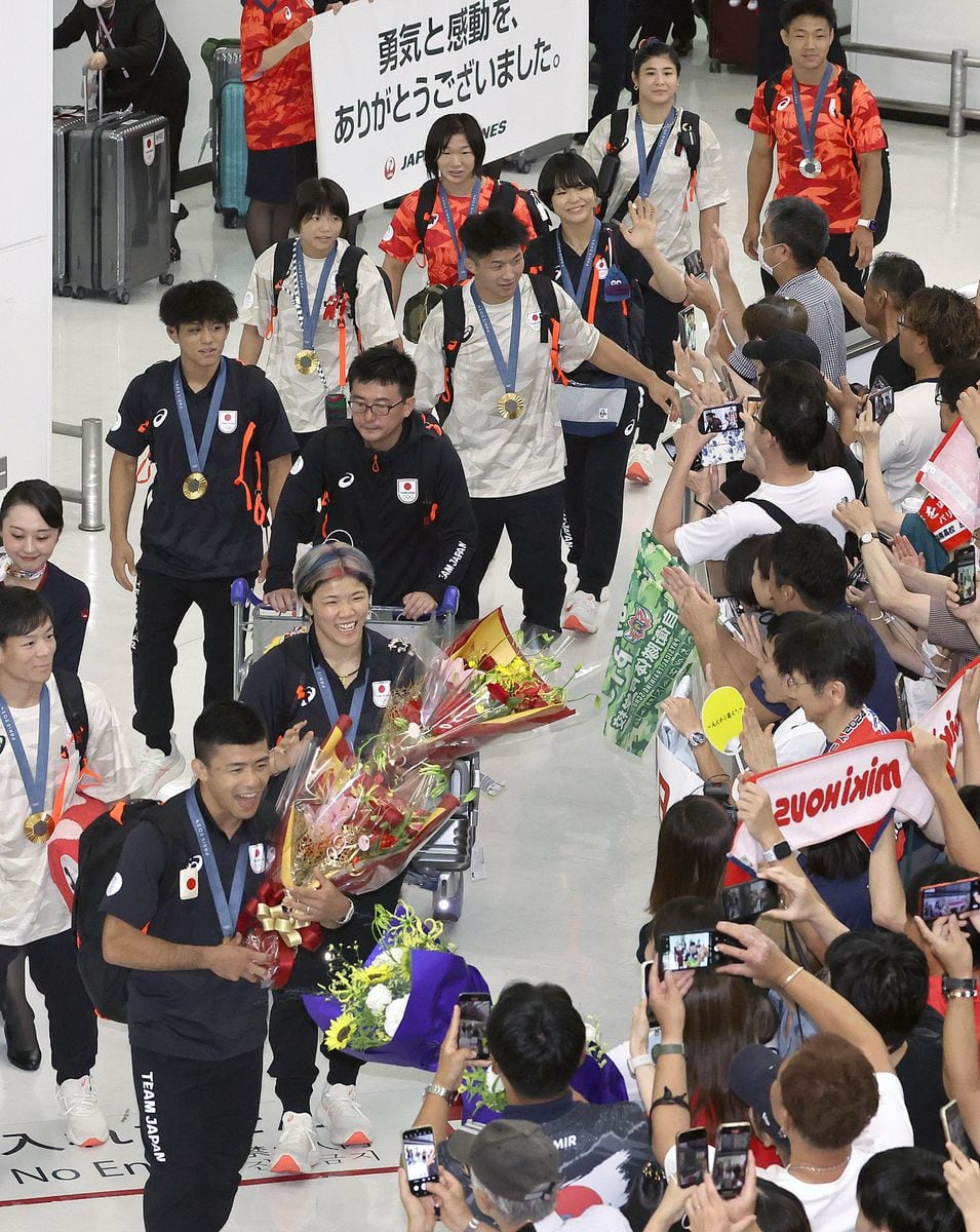 日本選手団が帰国　団体球技〝力負け〟で「お家芸」の停滞…メダルラッシュも競技別に明暗くっきり　ロス五輪への課題は