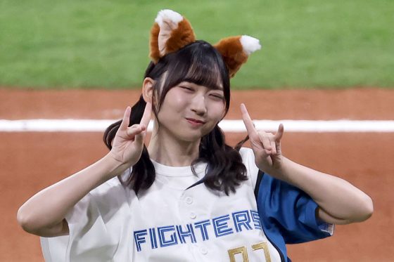 17歳美女が「天使すぎる」　北海道で腰フリフリ＆照れ笑顔の一投、異例の反響止まらず