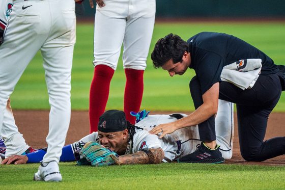 巻き込まれた足首「嘘だろ…」　“大谷ライバル”が負傷交代…猛追の30歳に悲劇