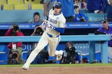 大谷翔平、「52-53」の裏で…また開けた歴史の扉　球聖に続く115年ぶり偉業が目前