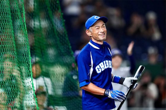 50歳イチロー氏、柵越え披露にガッツポーズ　東京Dどよめき…松井秀喜氏も豪快アーチ