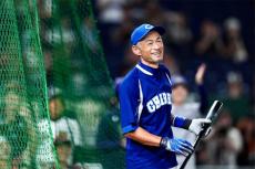 50歳イチロー氏、柵越え披露にガッツポーズ　東京Dどよめき…松井秀喜氏も豪快アーチ