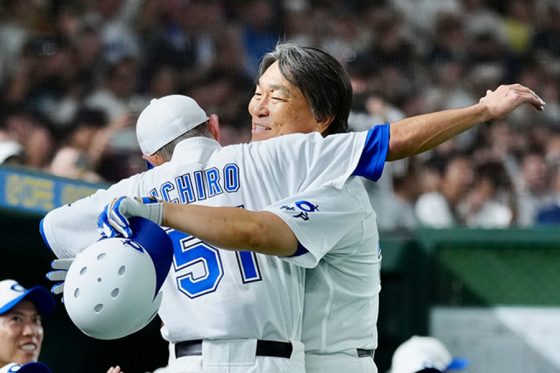 50歳・松井秀喜氏が豪快3ラン…歓喜のイチロー氏とハグ　20年ぶり“東京D弾”に場内騒然