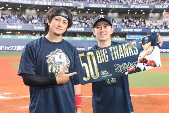 涙の抱擁、“相棒”が演出した出番「幸せなプロ野球人生」　現役最後に34歳が見た光景