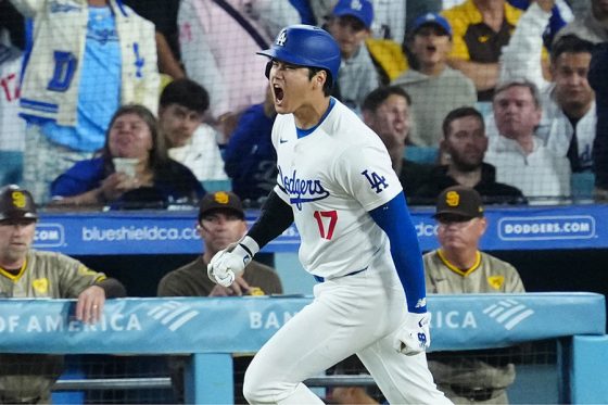 大興奮の大谷翔平…横のコーチにファン注目「首が心配です！」　見せた気迫の雄たけび