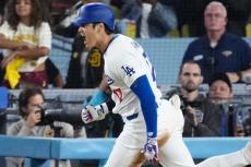 大谷翔平、2戦連続決勝打で初の地区V…ロバーツ監督と歓喜のハグ　23年ぶり＆19人目の400塁打も達成