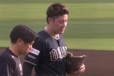 吉田輝星にアクシデント…わずか7球で負傷降板　右肘の違和感、浅村死球直後に異変