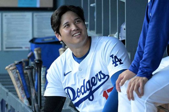 米人気俳優が大谷翔平を“襲撃”　歓喜の突然ハグ→苦笑いにファン爆笑「絶対わかってない」