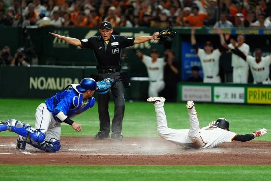 巨人がCS初勝利で2勝3敗に　坂本勇人が気迫のヘッスラ連発…阿部監督も笑顔