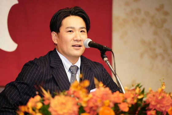 “オレンジ”の田中将大が「違和感ない」　入団会見で11お披露目…G党歓喜「よく似合う」