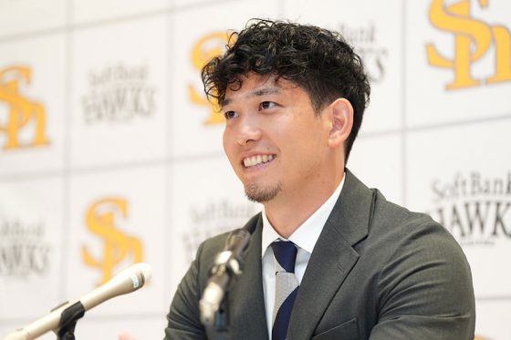 鷹・栗原、大幅増1.5億円で更改…愛妻に感謝「すごく支えられた」　結婚1年目はベスト9＆GG賞